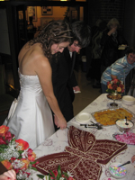 20091121-HilaryTim-CuttingTheCake