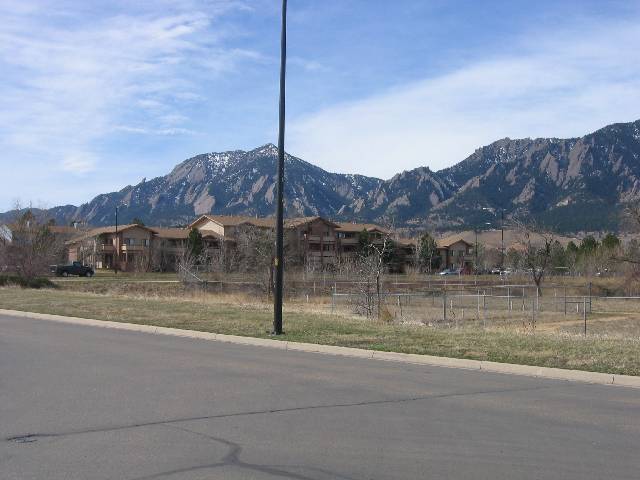 27-FlatironsA Flatirons, the first picture that I took to put together a panoramic