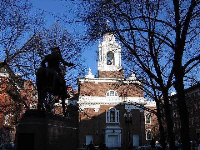 065-StStephensChurch Paul Revere Statue and St Stephens Church