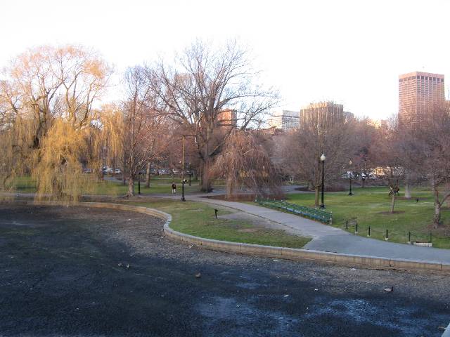 102-BostonGardens Boston Gardens ... too bad the pond was all dried up