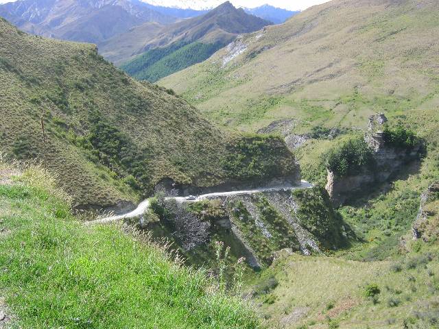 36-OtagoHills Golden hills of Otago