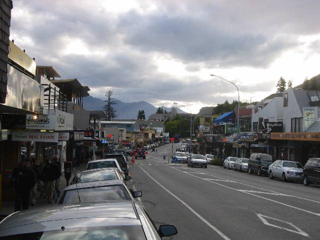 57-ShotoverStreet Shotover Street in downtown Queenstown, probably my favourite town/city in all of New Zealand, in competition with Wellington for my fave