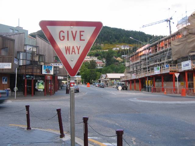 62-GiveWaySign Give Way (translates as 